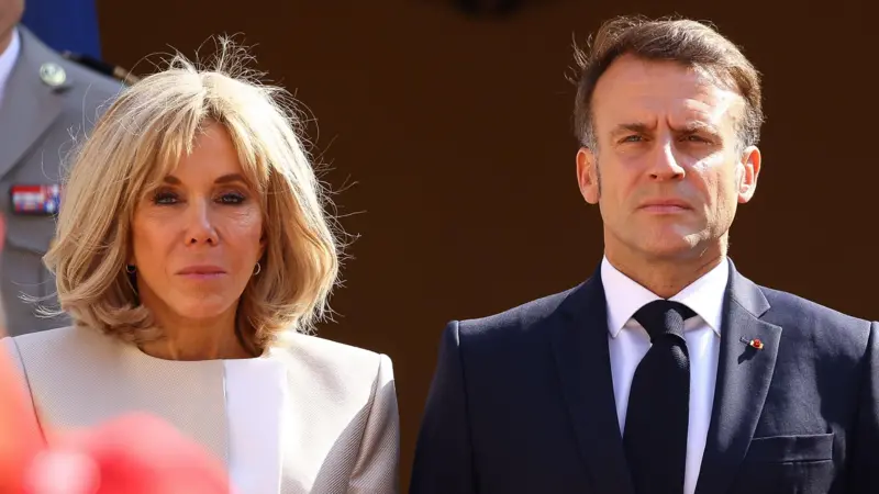 Macron y su esposa Brigitte