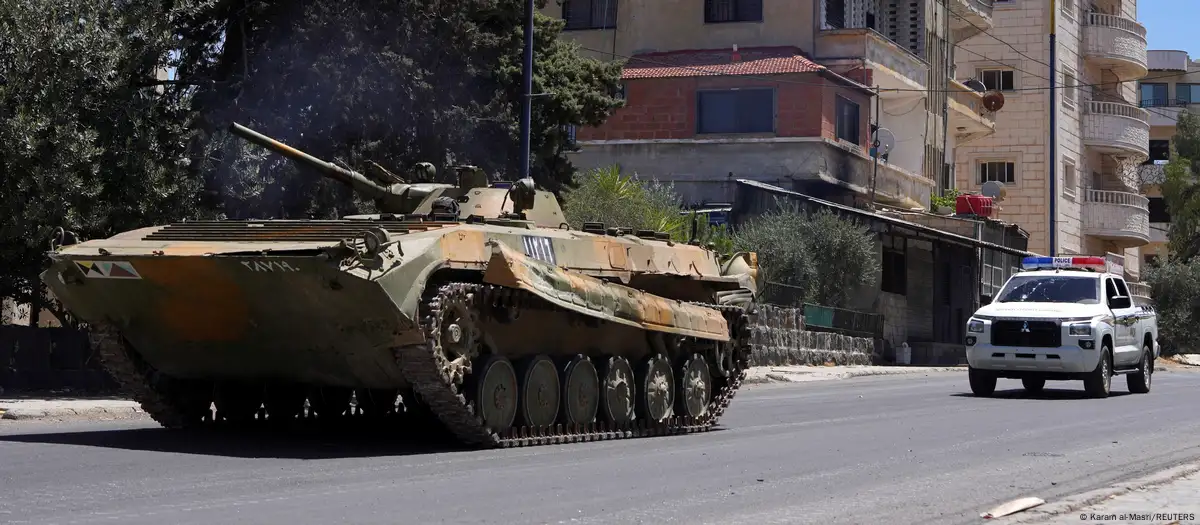 Tanque sirio escoltado