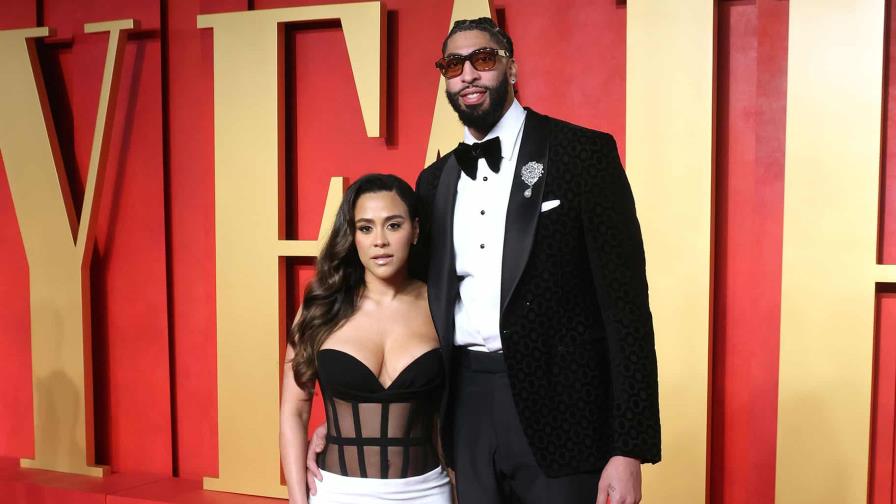 anthony-davis-marlen-davis-5539f9a0-focus-0.01-0.51-896-504