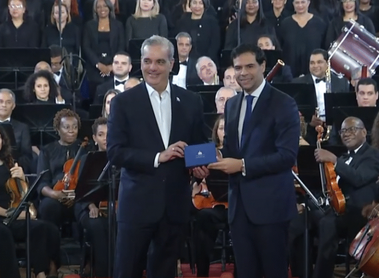 Abinader y Robertico Salcedo