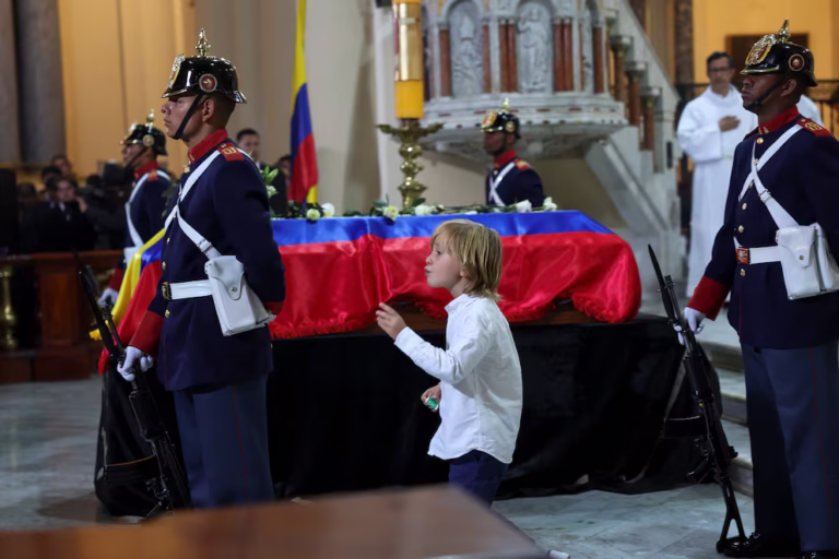 Alejandro,el hijo menor del senador Miguel Uribe