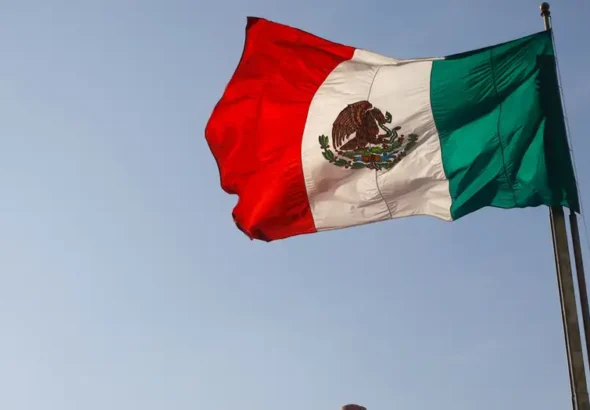 Bandera de Mexico ondea