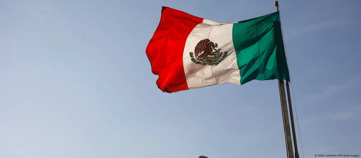 Bandera de Mexico ondea