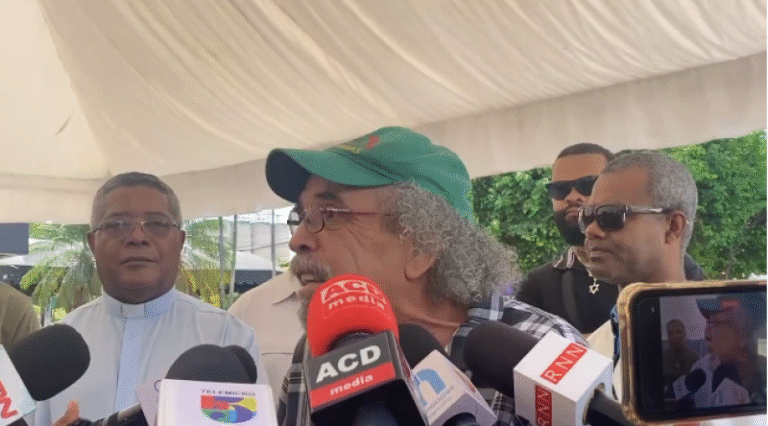 Padre Rogelio Cruz enfrenta a policias por Jet Set