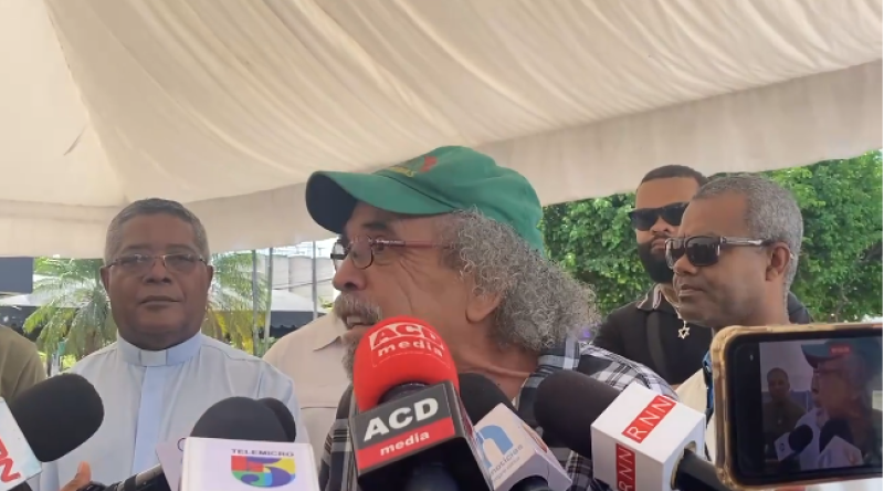 Padre Rogelio Cruz enfrenta a policias por Jet Set