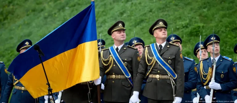 Ucrania celebra dia de la bandera