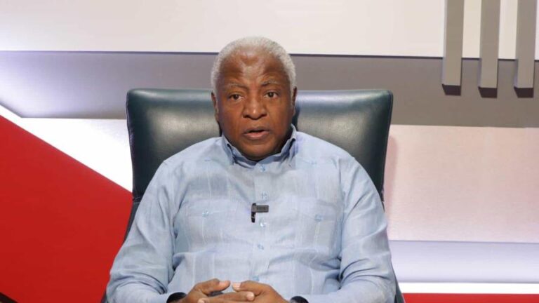 edwin-paraison-critica-visita-de-tony-blair-a-republica-dominicana-focus-min0.05-0.45-896-504