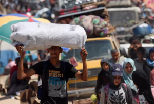 150.000 personas huyen de Gaza