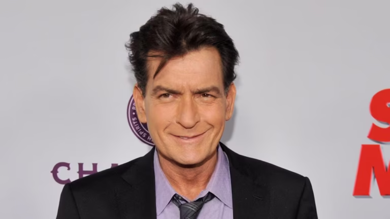 Charlie Sheen, tuvo relaciones con otros hombres