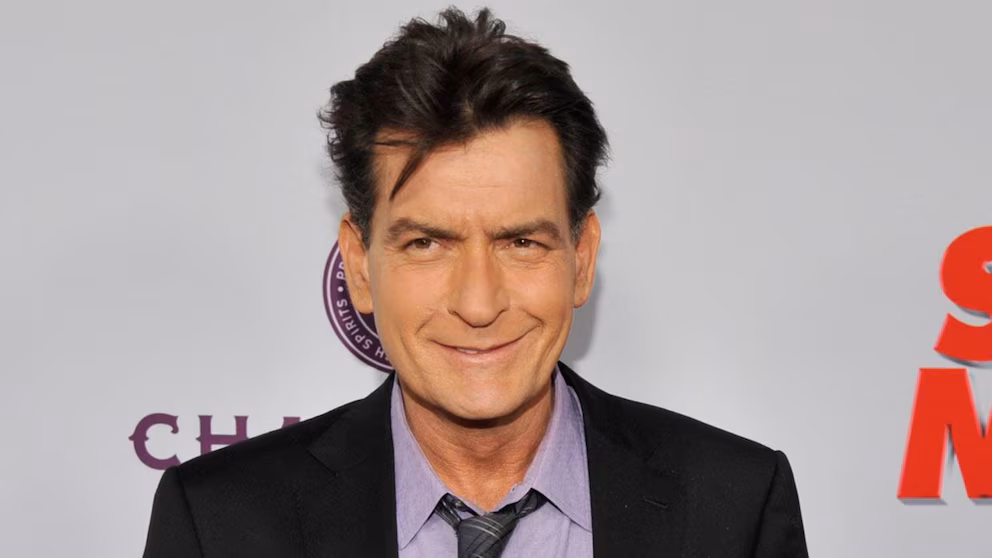 Charlie Sheen, tuvo relaciones con otros hombres