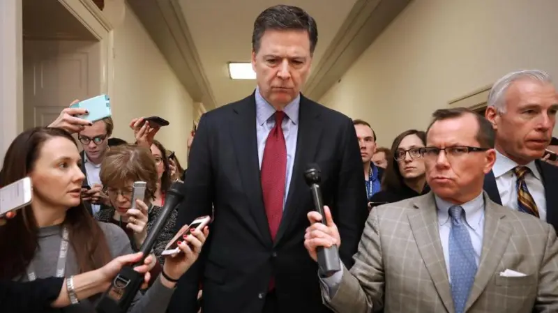 Ex-director del FBI James Comey