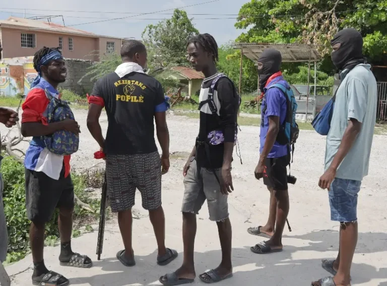 GRUPO DE AUTO-DEFENSA EN LIANCOURT, HAITI