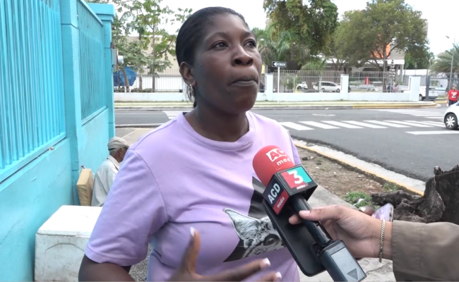 Haitiana se queja del pais porque no la atienden en hospital