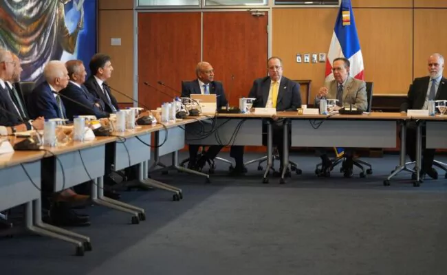 Hector Valdez Albizu, gobernador Banco Central RD