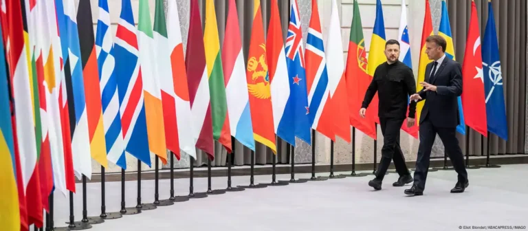 Macron y Zelensky en reunion de la UE