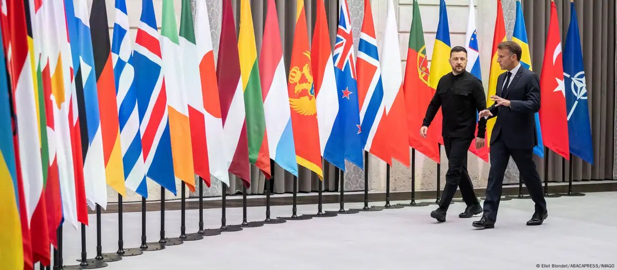 Macron y Zelensky en reunion de la UE