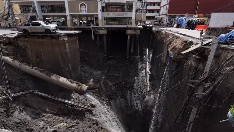 Socavon en capital de Tailandia