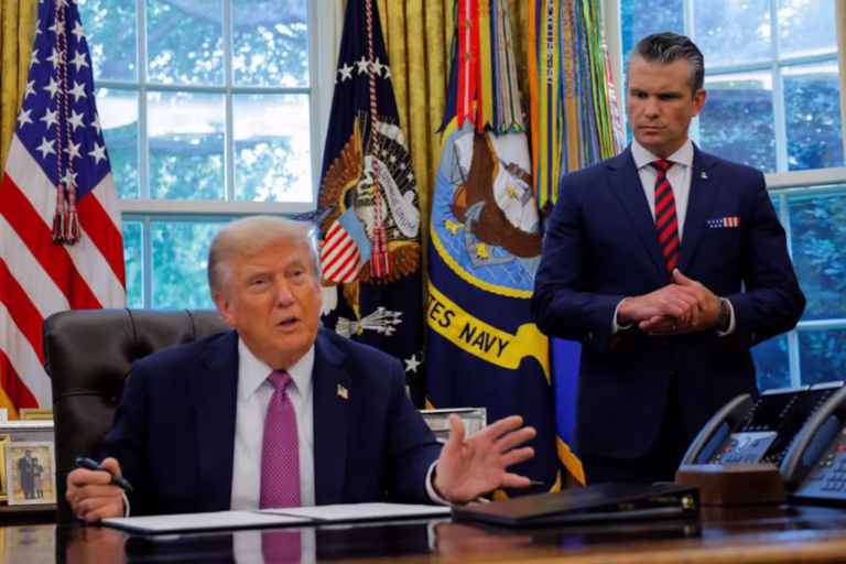 Trump y Hegseth,secretario de guerra de USA