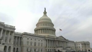 congreso-de-eeuu-aprueba-ley-para-detener-a-migrantes-irregulares-focus-0-0-896-504