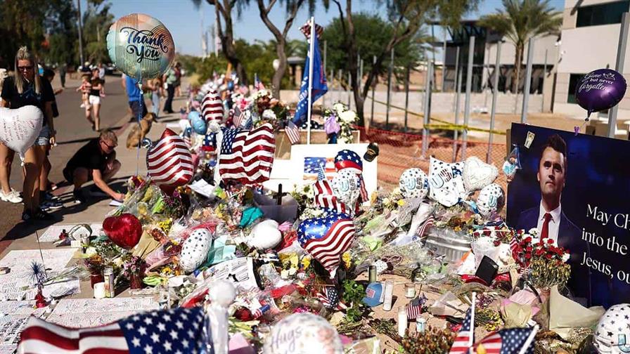 el-funeral-de-charlie-kirk-en-glendale-genera-tension-e54a7344-focus-0-0-896-504