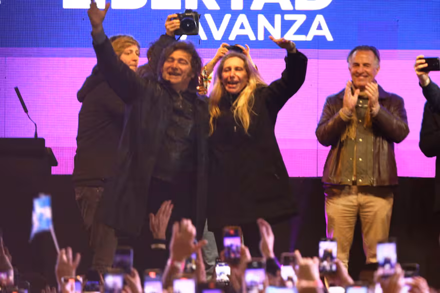 javier-y-karina-milei-en-el-acto-de-cierre-de-AHLAC6XNSNEEJBKJBLPY2MFQCA