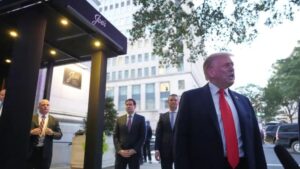 trump-cena-en-restaurante-cercano-a-casa-blanca-e4c47dc8-focus-0-0-896-504