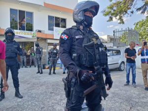 Apresan a los 11 policias por muertes en Santiago