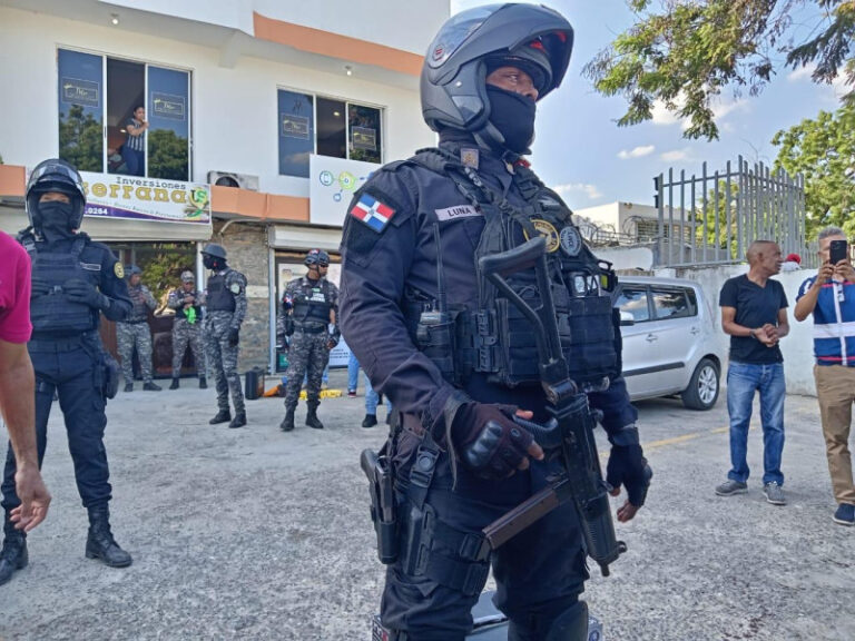 Apresan a los 11 policias por muertes en Santiago