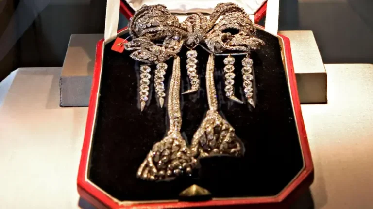 Broche de la emperatriz Eugenia,una de las prendas robadas en museo de Paris