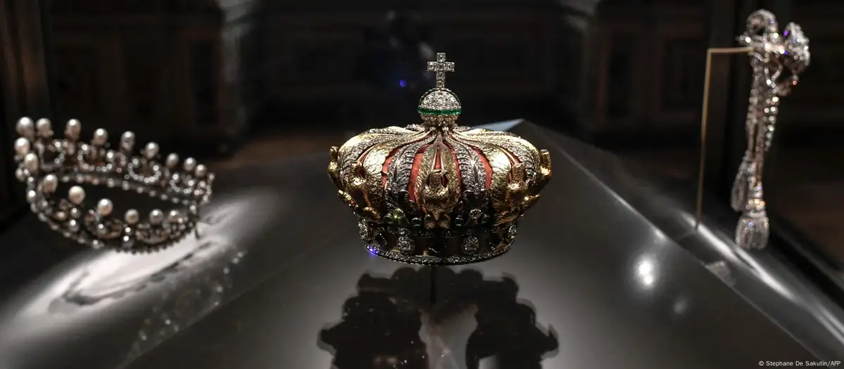 Corona de la emperatriz Eugenia de Montijo,robada en museo de Louvre