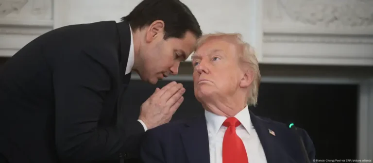 Marco Rubio susurra a Trump sobre acuerdo de paz
