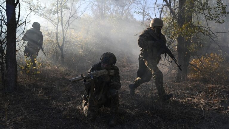 Militares rusos enlazona de operaciones especiales
