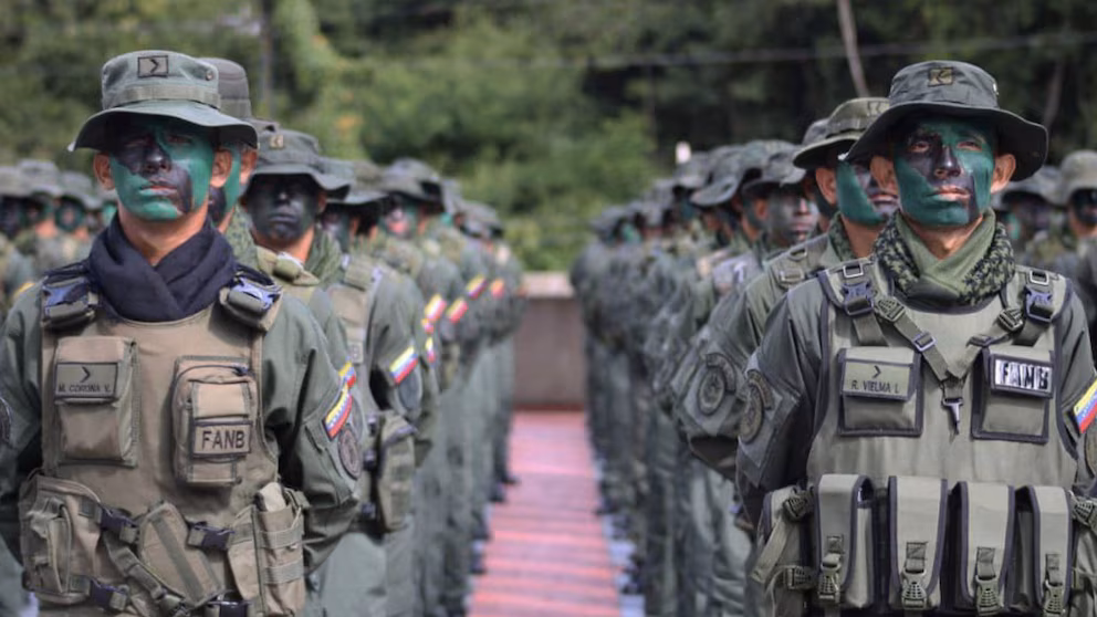 Militares venezolanos en guardia