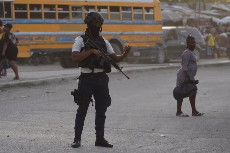 Patrulla policial de Haiti. foto de archivo