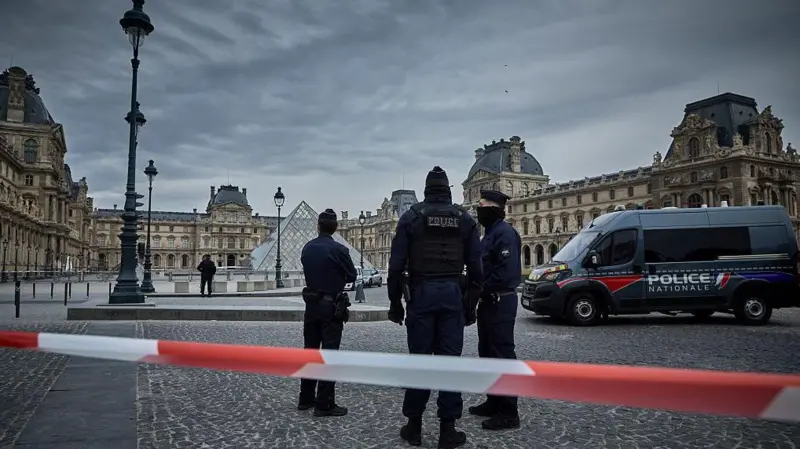 Robo en elmuseo del Louvre, Francia