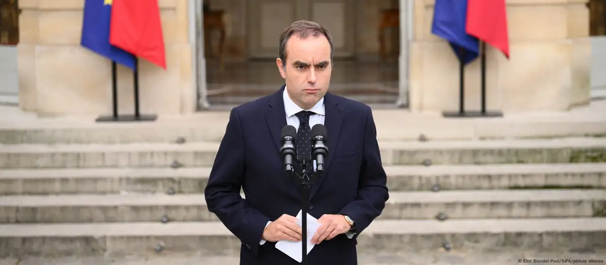 Sebastian Lecoprnu renuncia en Francia como primer ministro