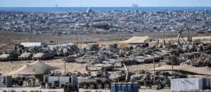 Vehiculos militares de Israel en frontera