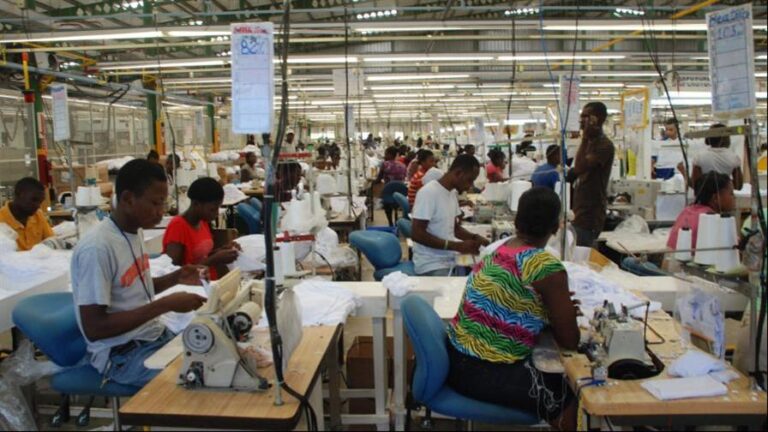 ee-uu-termina-programa-hopehelp-textil-a-favor-de-haiti-5766a961-focus-0-0-896-504