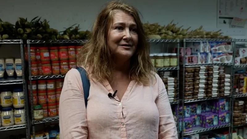 Ilona Biskup busca alimentos gratuitos para sobrevivir