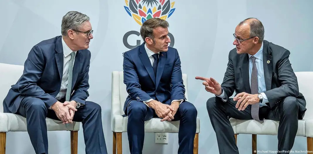 Keir Starmer, Emmanuel Macron y Friedrich Merz durante la cumbre de G20