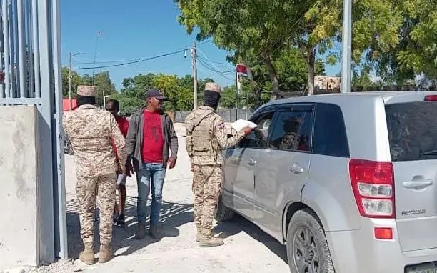 Puerta-fronteriza-por-Pedernales