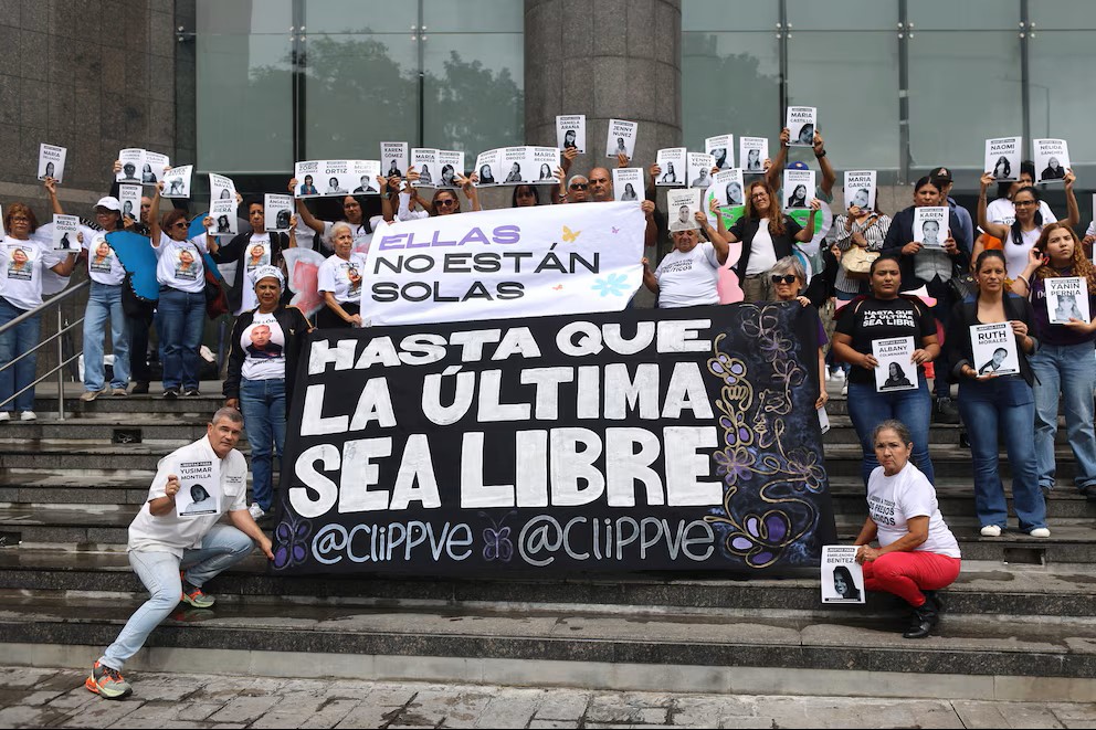 Maduro libera 99 presos políticod