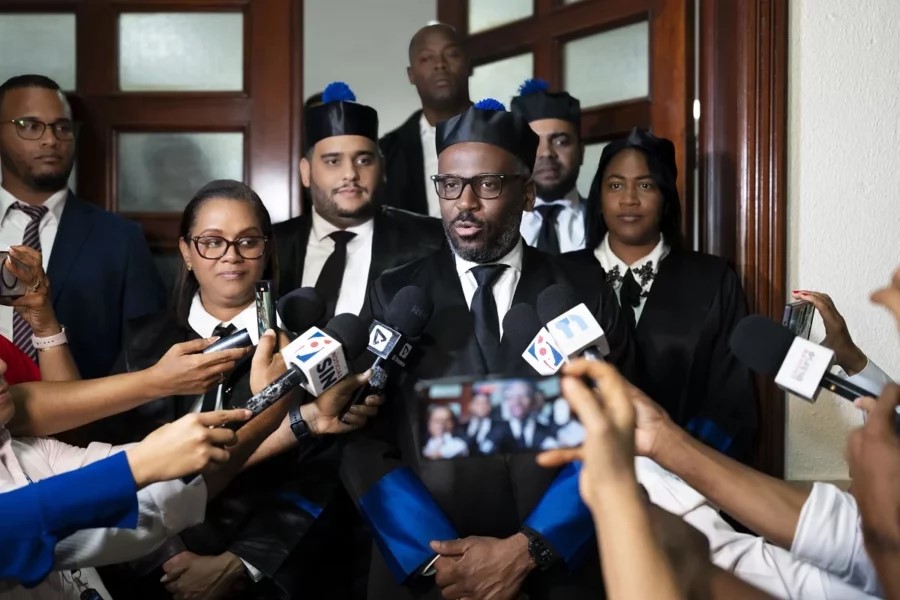 wilson-camacho-fuera-de-la-audiencia-900x600