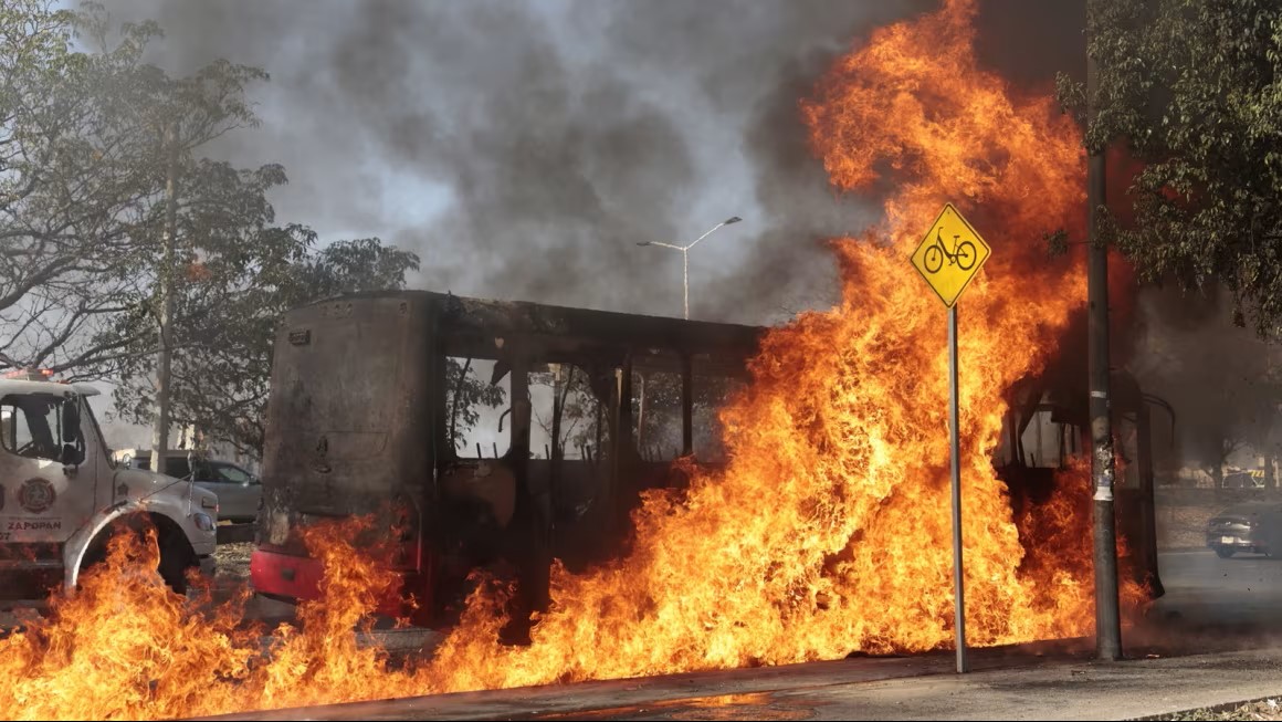 Autobus incendiado en Jalisco, Mexico
