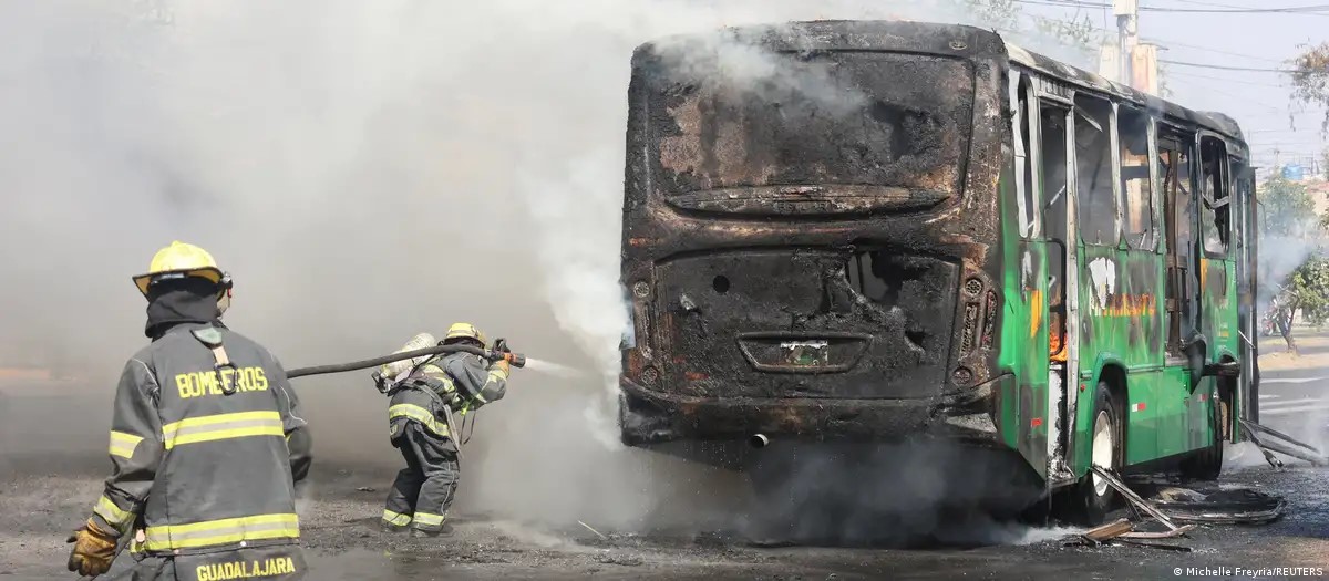 Destrosos en Mexico por muerte de El Mecho.