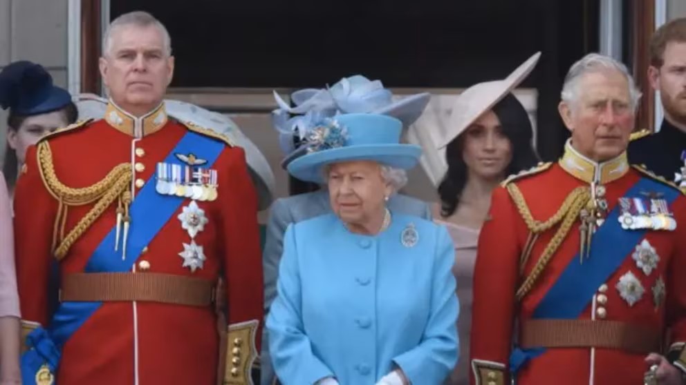 Principe Andres , Isabel II y Carlos III