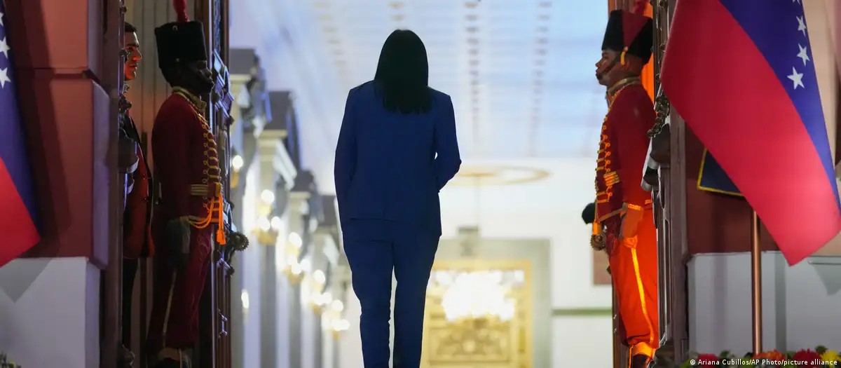 Siluet de Delcy Rodriguez, presidenta de Venezuela