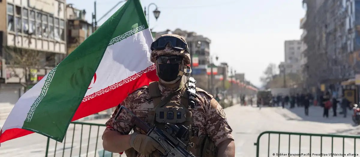 Soldado de la Guardia de Teheran