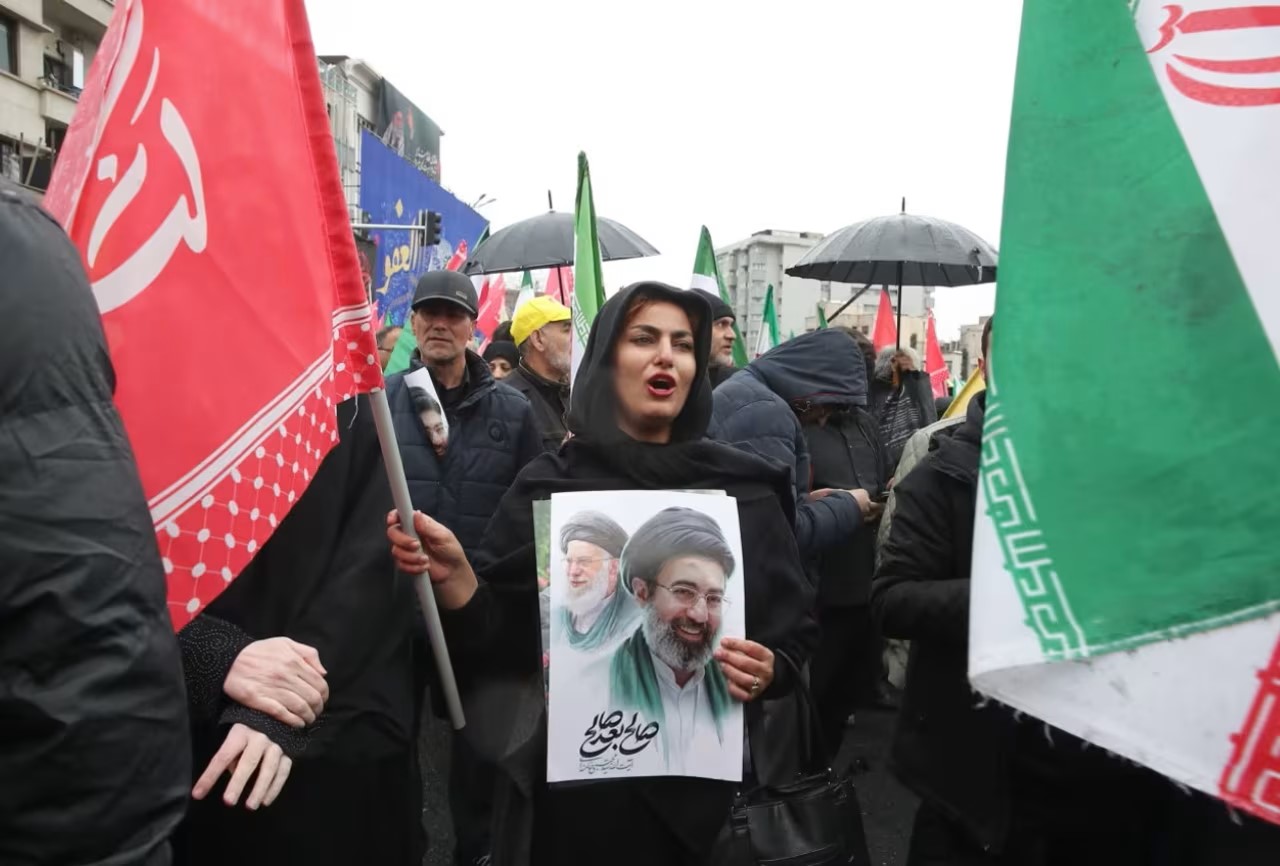 lider-supremo-y-una-mujer