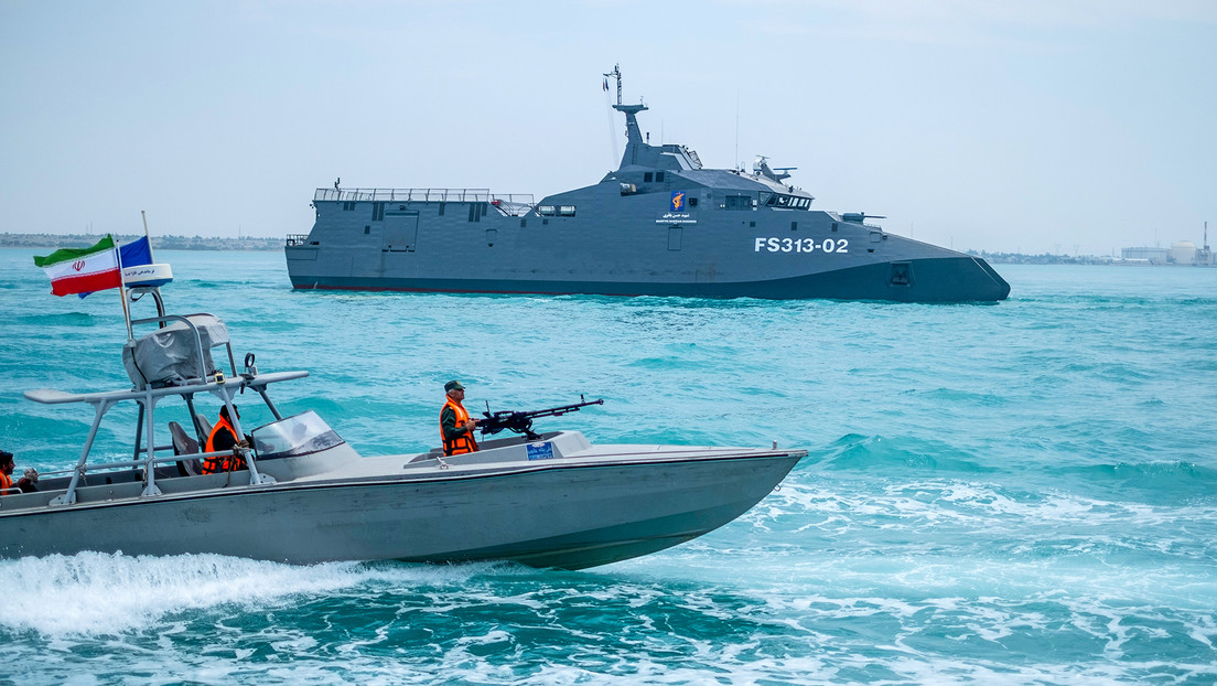 Buque de guerra de USA expulsado de aguas de Iran